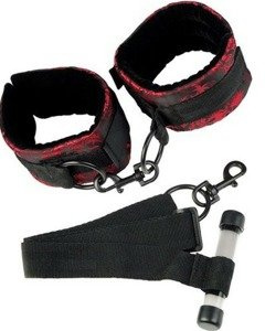 Kajdanki mocowane do drzwi Scandal Over the door cuffs